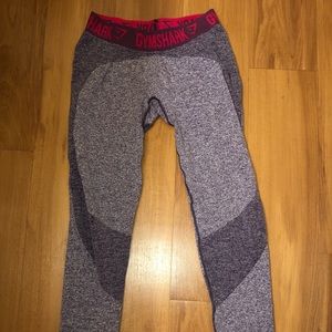 Gym shark leggings